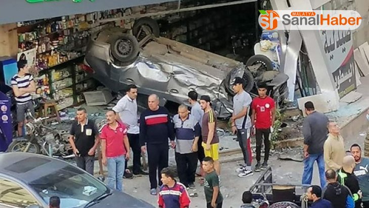 Mısır'da otomobil eczaneye daldı: 3 yaralı
