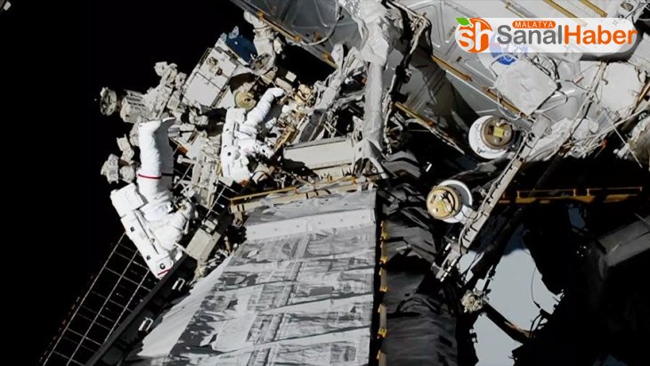 NASA'nın ilk kez sadece kadınlardan oluşan ekibi uzay yürüyüşünü tamamlandı