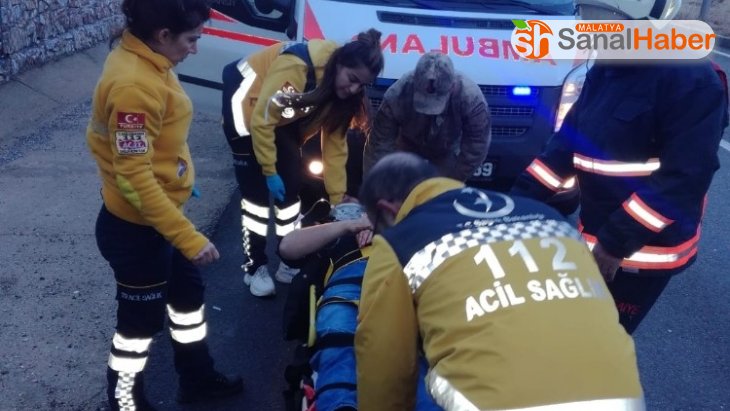 Malatya’da Otomobil rögar bacasına çarptı: 6 yaralı