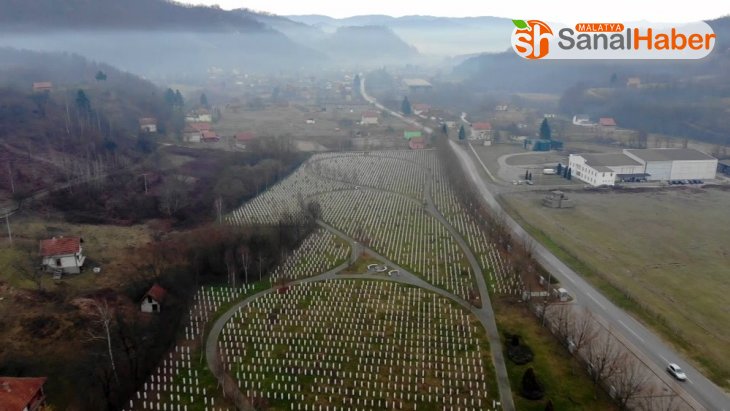 (Özel) Srebrenitsa annesinden Nobel Ödüllü yazara: 'Katliamın kanıtı işte bu mezarlık'