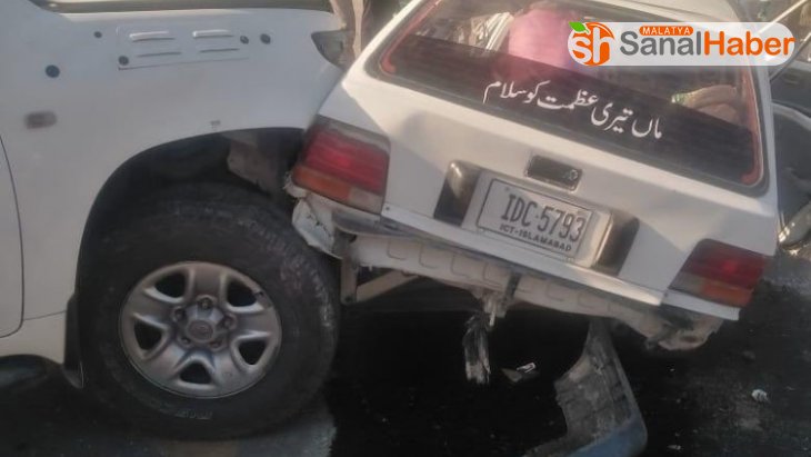 Pakistan'da ABD konsolosluk aracı kaza yaptı: 2 ölü, 4 yaralı