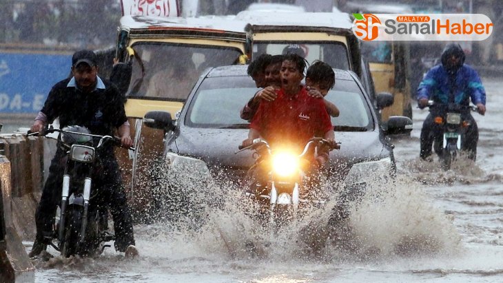 Pakistan'daki sel felaketinde ölü sayısı 17'ye yükseldi