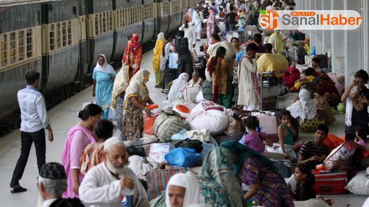 Pakistan, Hindistan'la tren seferlerini durdurdu