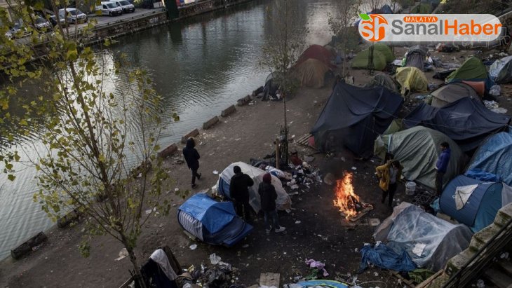Paris'te yüzlerce düzensiz göçmen Covid-19 salgınının darbesini yaşıyor