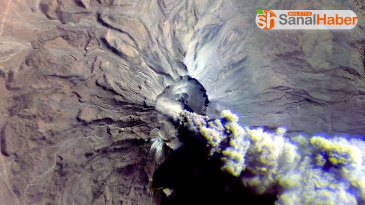 Peru'da Ubinas Yanardağı'ndaki patlama uydudan görüntülendi