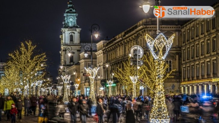 Polonya'da 4,5 milyon lamba kullanılarak yapılan yılbaşı süslemelerine yoğun ilgi