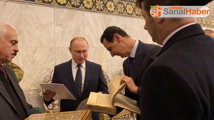 Putin, Emevi Camii'nde Kur'an-ı Kerim'i inceledi