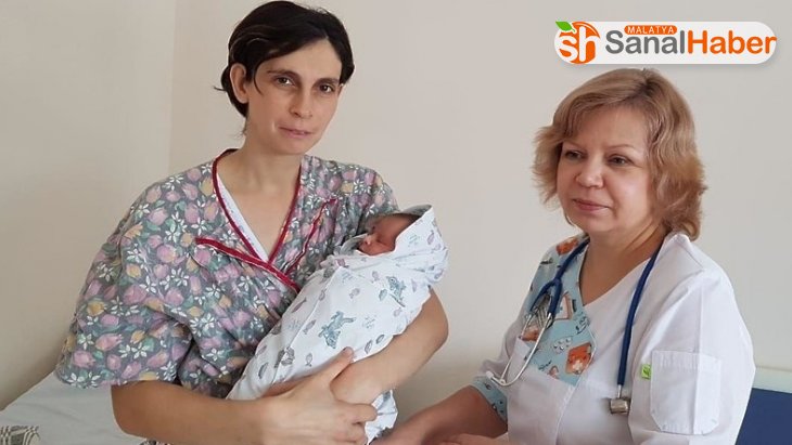 Rus anne 33 yaşında 11'inci çocuğunu doğurdu