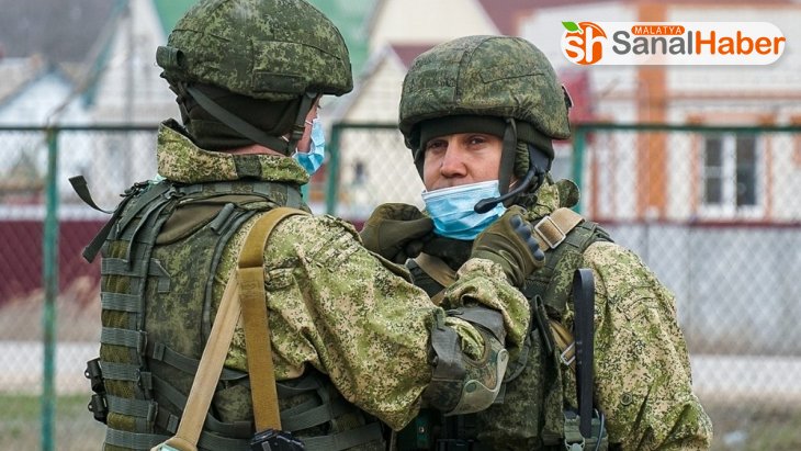 Rus askerleri korona virüsüne karşı maske kullanmaya başladı