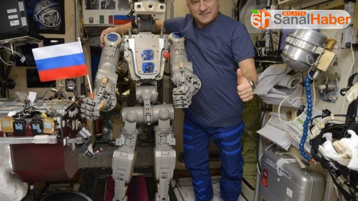 Rusların uzaya gönderdiği ilk insansı robot Dünya'ya döndü