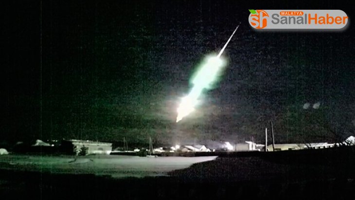 Rusya'da meteor roket şeklinde düştü