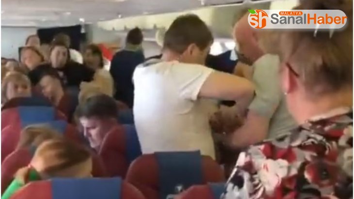 Rusya'da uçakta olay çıkaran yolcuya 'bantlı' müdahale
