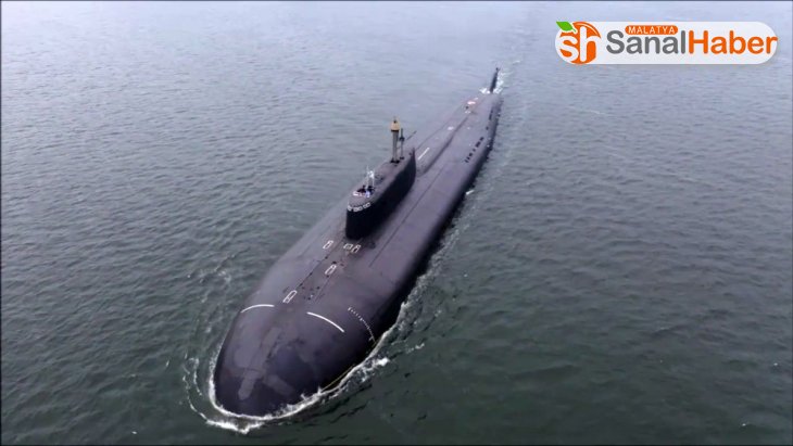 Rusya, denizaltı ile 350 kilometre mesafedeki hedefi vurdu