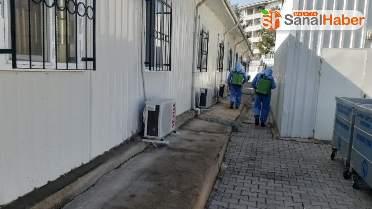 Samsat ilçesinde kamu kurumları dezenfekte ediliyor