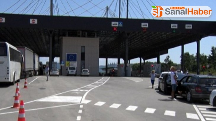 Sırbistan, Kosova'ya olan sınırını tek taraflı olarak açtı