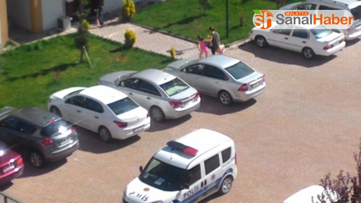 Malatya’da Site bahçesine çıkan çocukları polis evlerine gönderdi