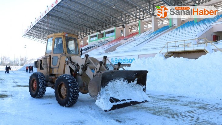 Sivas Belediyespor - Ankara Demirspor maçına kar engeli, ertelenebilir