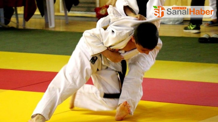 Sivas'ta iller arası judo maçları yapıldı