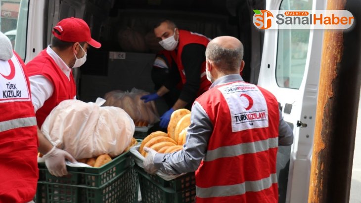 Malatya’da Türk Kızılayı ücretsiz ekmek dağıtıyor