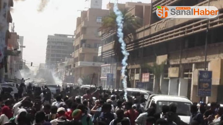 Sudan'daki protestolarda 17 kişi yaralandı