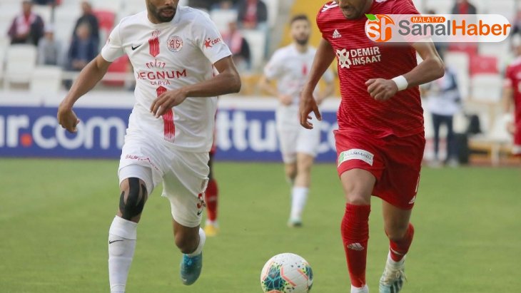 Süper Lig: DG Sivasspor: 2 - Antalyaspor: 1 (Maç sonucu)