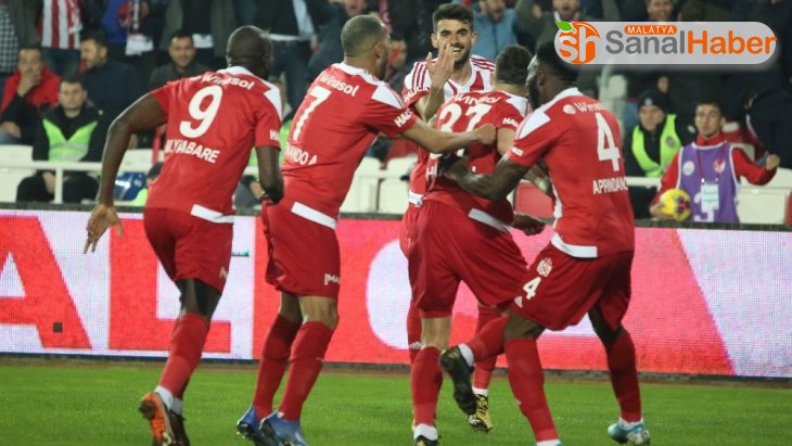 Süper Lig: Sivasspor: 1 - Galatasaray: 1 (Maç devam ediyor)