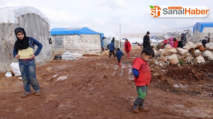 Suriye'de mülteci kampları sel sonrası çamur altında kaldı