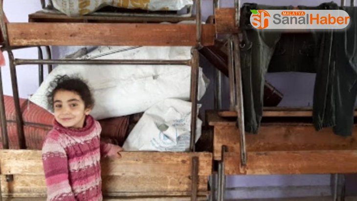 Suriye'den kaçan aileler boş okula sığındı