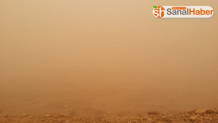 Suudi Arabistan'ı toz fırtınası vurdu