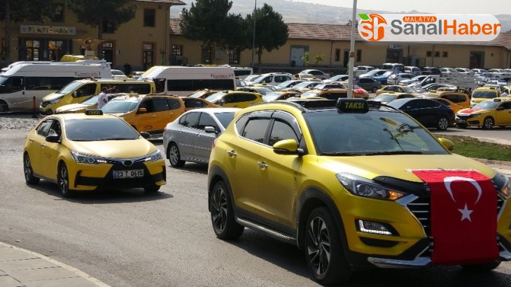 Taksicilerden Barış Pınarı Harekatı'na konvoylu destek