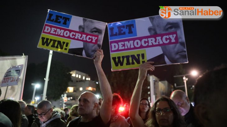 Tel Aviv'de yüzlerce protestocu Netanyahu'nun istifasını istedi