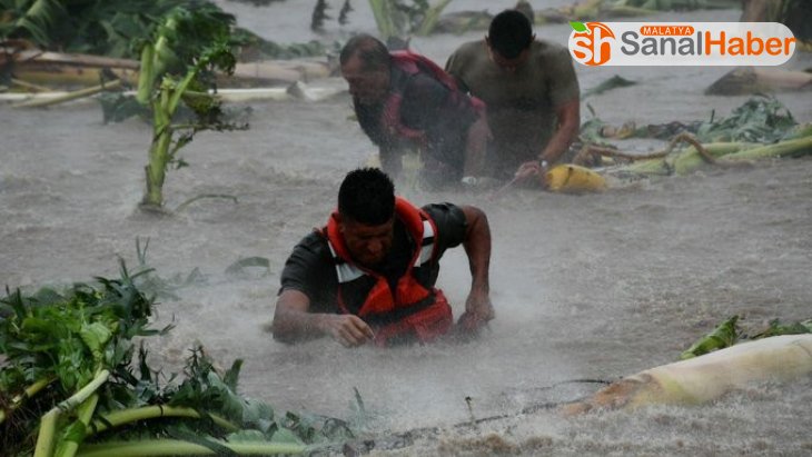 Tropikal fırtına 'Narda' Meksika'yı vurdu: 2 ölü