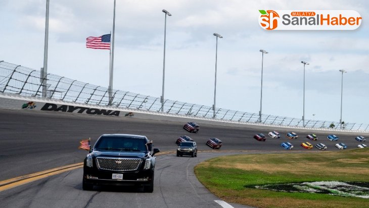Trump'tan Daytona 500 yarışlarında gövde gösterisi