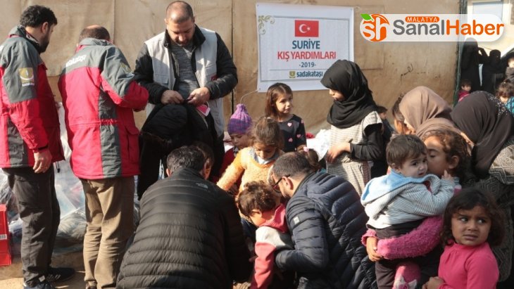 Türk hayırseverlerden İdlib'e kış yardımı