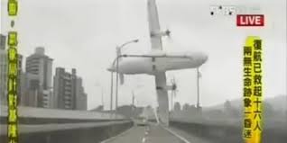 Tayvan'da Yolcu Uçağı Düştü