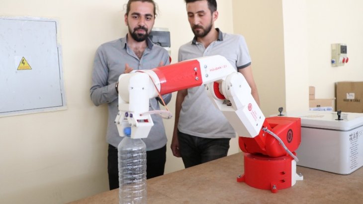 Üniversite öğrencilerinden milli robot 'Müjgan'