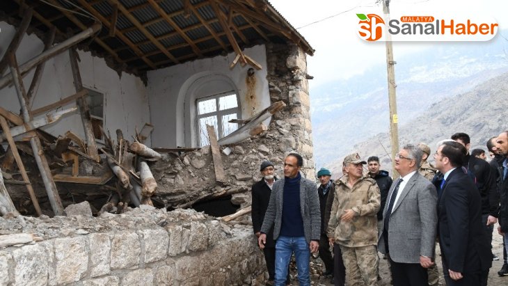 Vali Aykut Pekmez Gerger'de depremzedelerle bir araya geldi