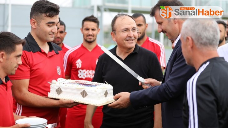 Vali'den Sivasspor'a baklava dopingi