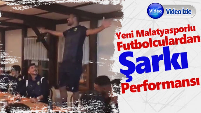 Yeni Malatyasporlu futbolculardan şarkı performansı