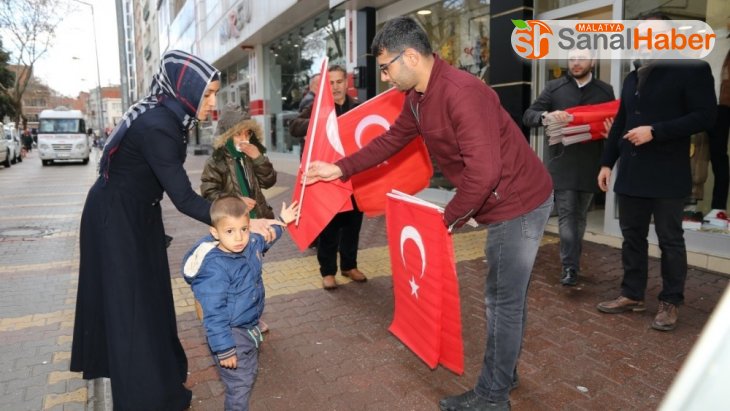 Yunan milletvekiline Türk bayraklı tepki