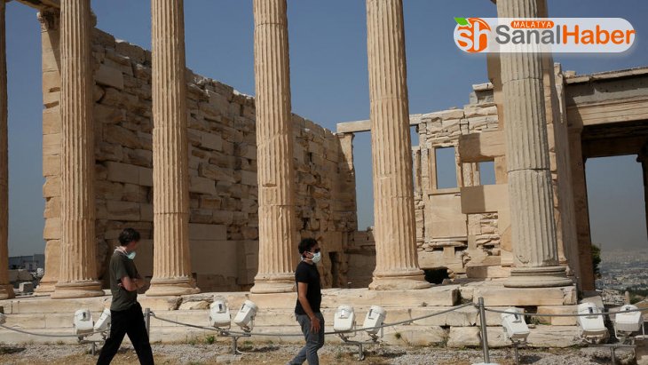 Yunanistan'da Atina'nın sembollerinden Akropolis tapınağı yeniden açıldı