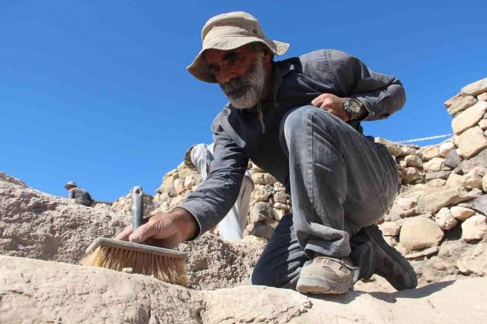 5 bin yıllık Harput Kalesi´nde çalışmalar tüm hızıyla sürüyor
