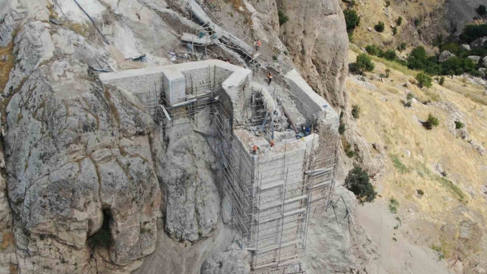 5 bin yıllık Harput Kalesi´nde restorasyon tüm hızıyla sürüyor
