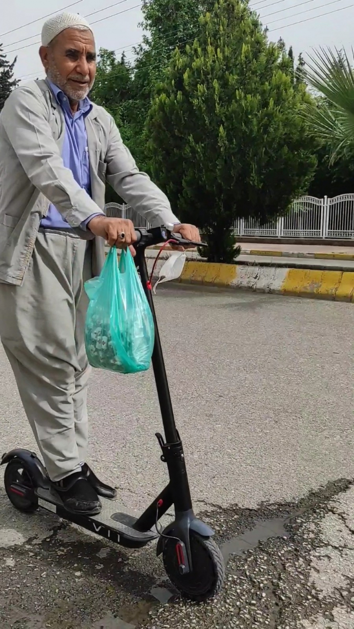 69 Yaşındaki dedenin scooter keyfi
