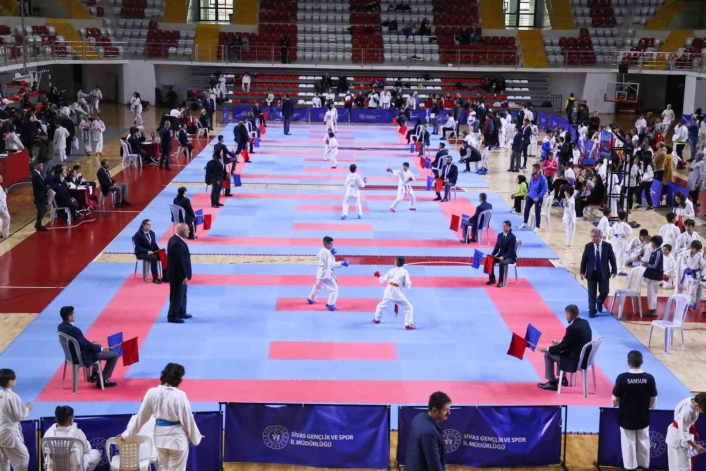 7. Cumhuriyet Kupası iller arası karate turnuvası Sivas´ta başladı
