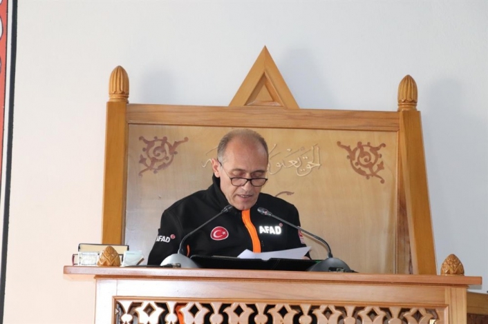 AFAD Müdürü Cuma namazı öncesi kürsüden cemaate seslendi
