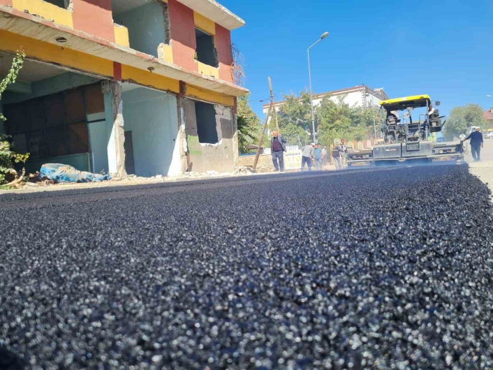 Afşin Belediyesi asfalt çalışmalarına devam ediyor
