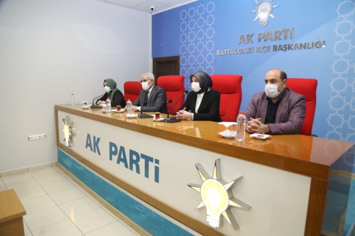 AK  Parti Battalgazi Kadın Kolları´nın yeni yönetimi belli oldu
