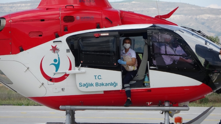 Ambulans helikopter 1 buçuk aylık bebek için havalandı
