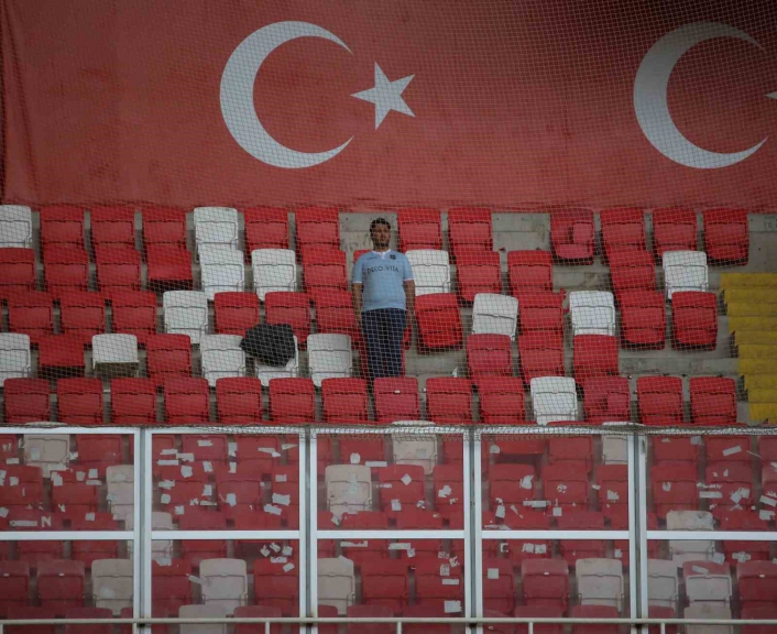 Başakşehir´i, Sivasspor deplasmanında 1 taraftar destekledi
